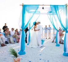 Affordable Florida beach wedding themes